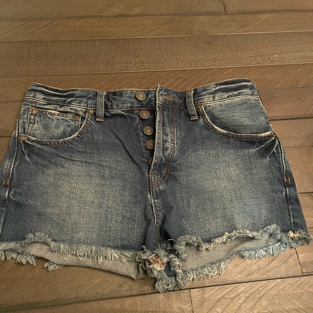 Free People Denim Frayed Hem Women Shorts. Size 28